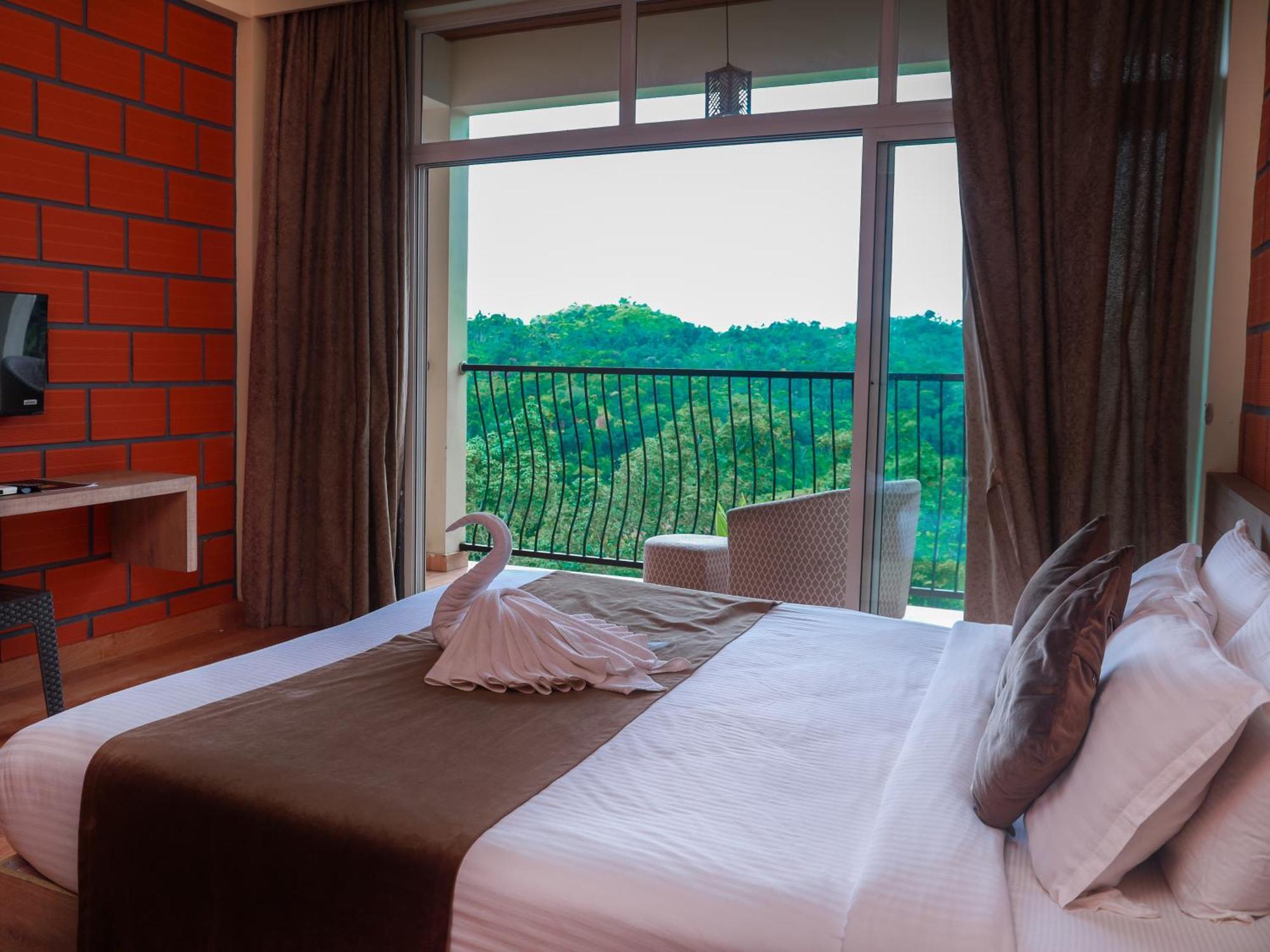 Serene Crest Resort مانانثافادي المظهر الخارجي الصورة