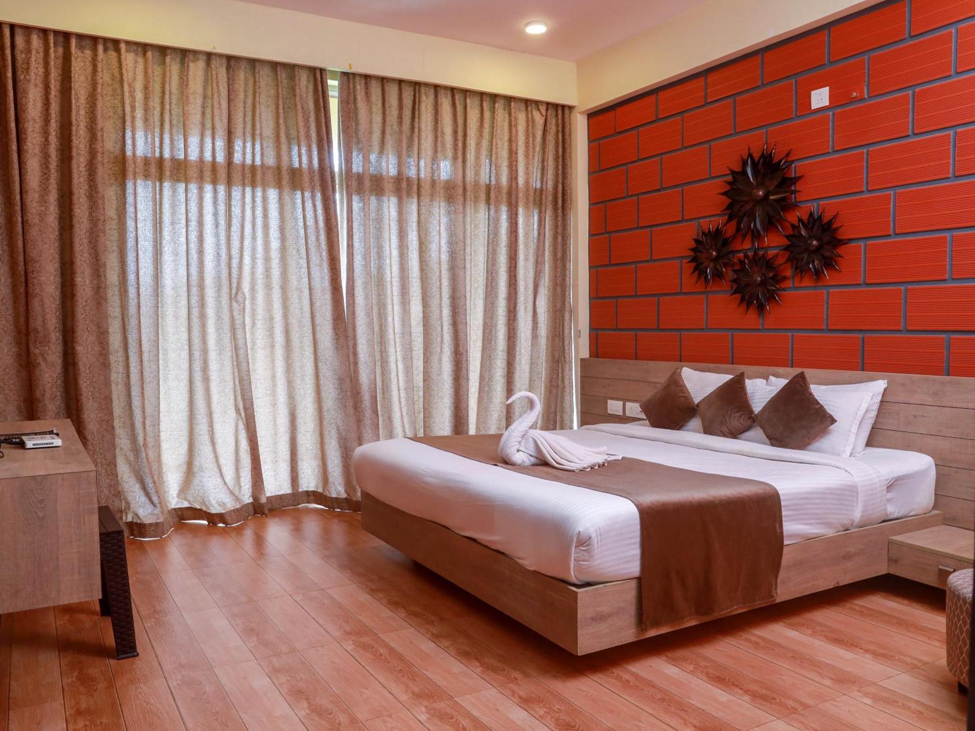Serene Crest Resort مانانثافادي المظهر الخارجي الصورة
